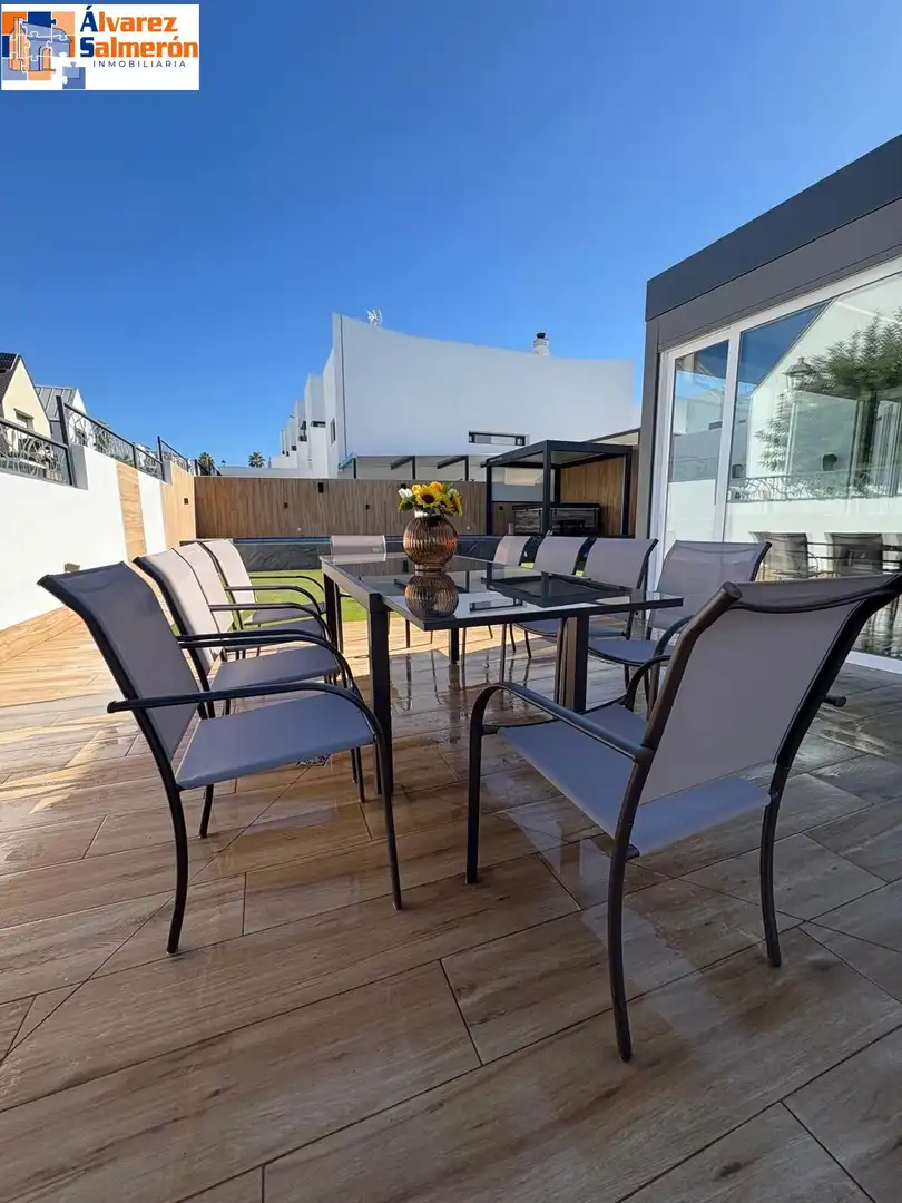 Terrassa de Casa adosada en venda en Albolote amb Jardí privat, Piscina i Alarma