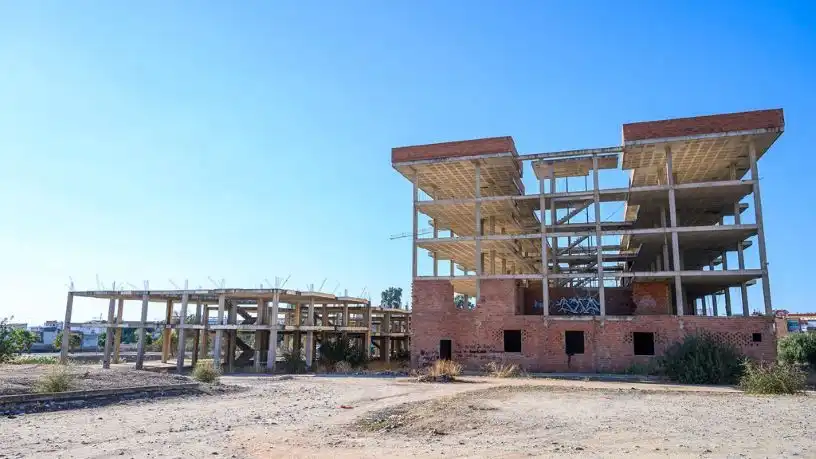 Vista exterior de Edificio en venta en Linares