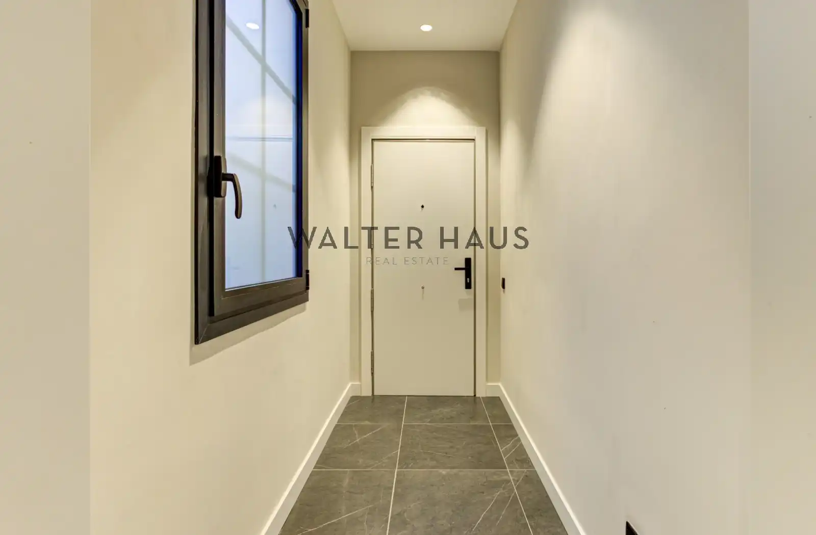 Flat for sale in Barcelona  with Air Conditioner, Heating and Oven