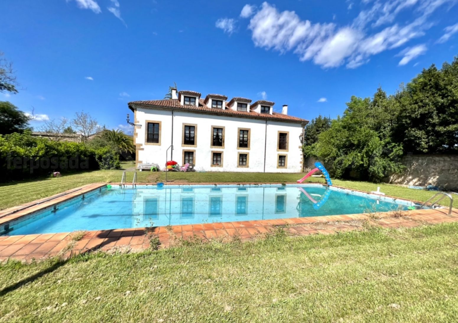 Piscina de Casa o xalet en venda en Gijón  amb Aire condicionat, Parquet i Terrassa