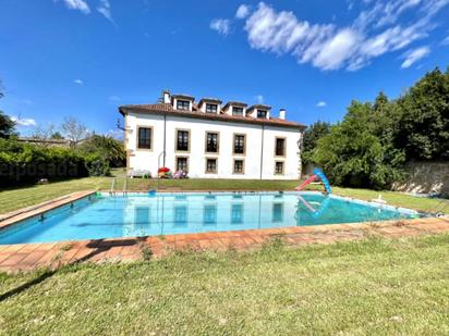 Piscina de Casa o xalet en venda en Gijón  amb Aire condicionat, Parquet i Terrassa