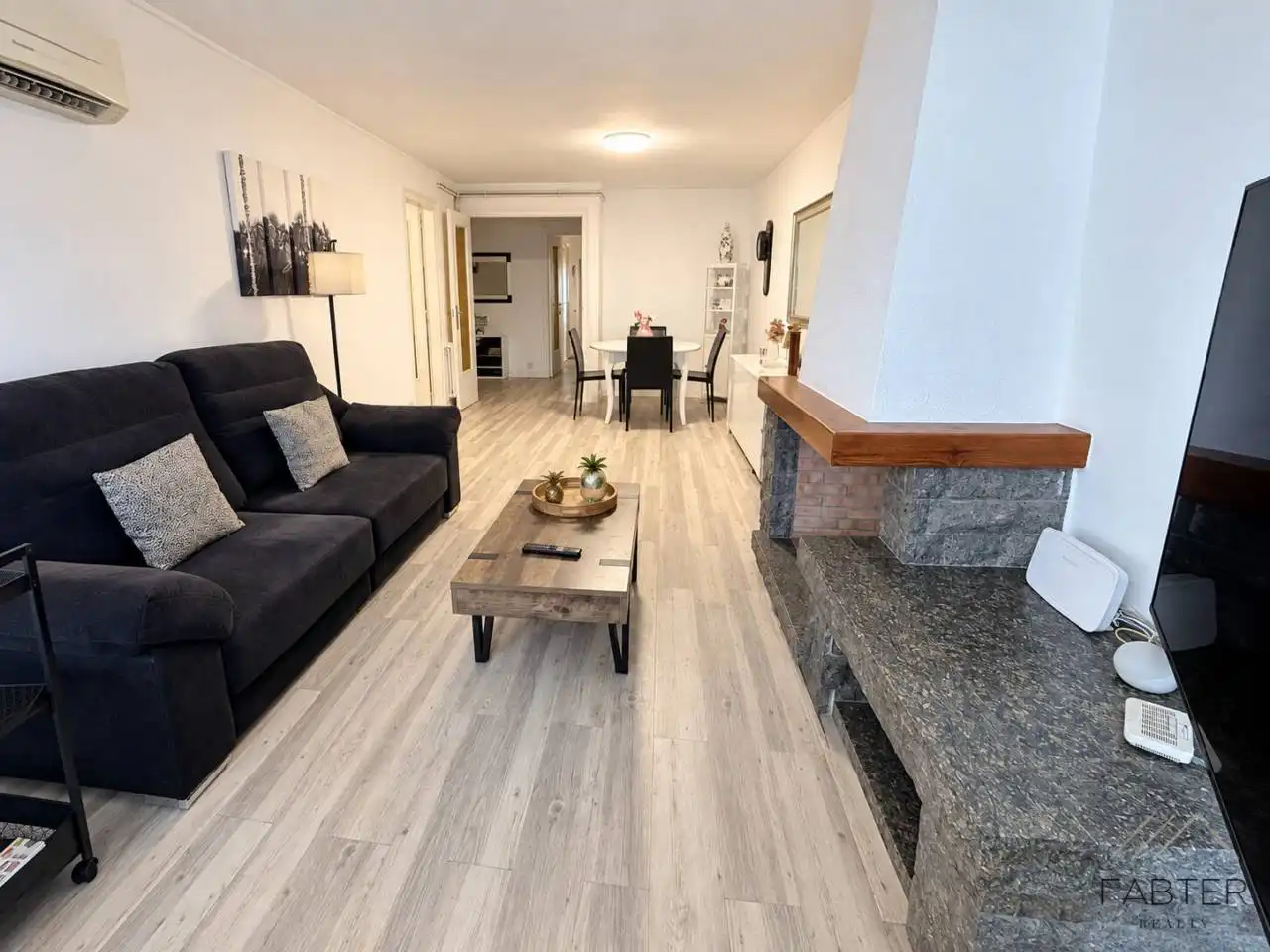 Flat with terrace for sale in Calle Montserrat, imagen 2