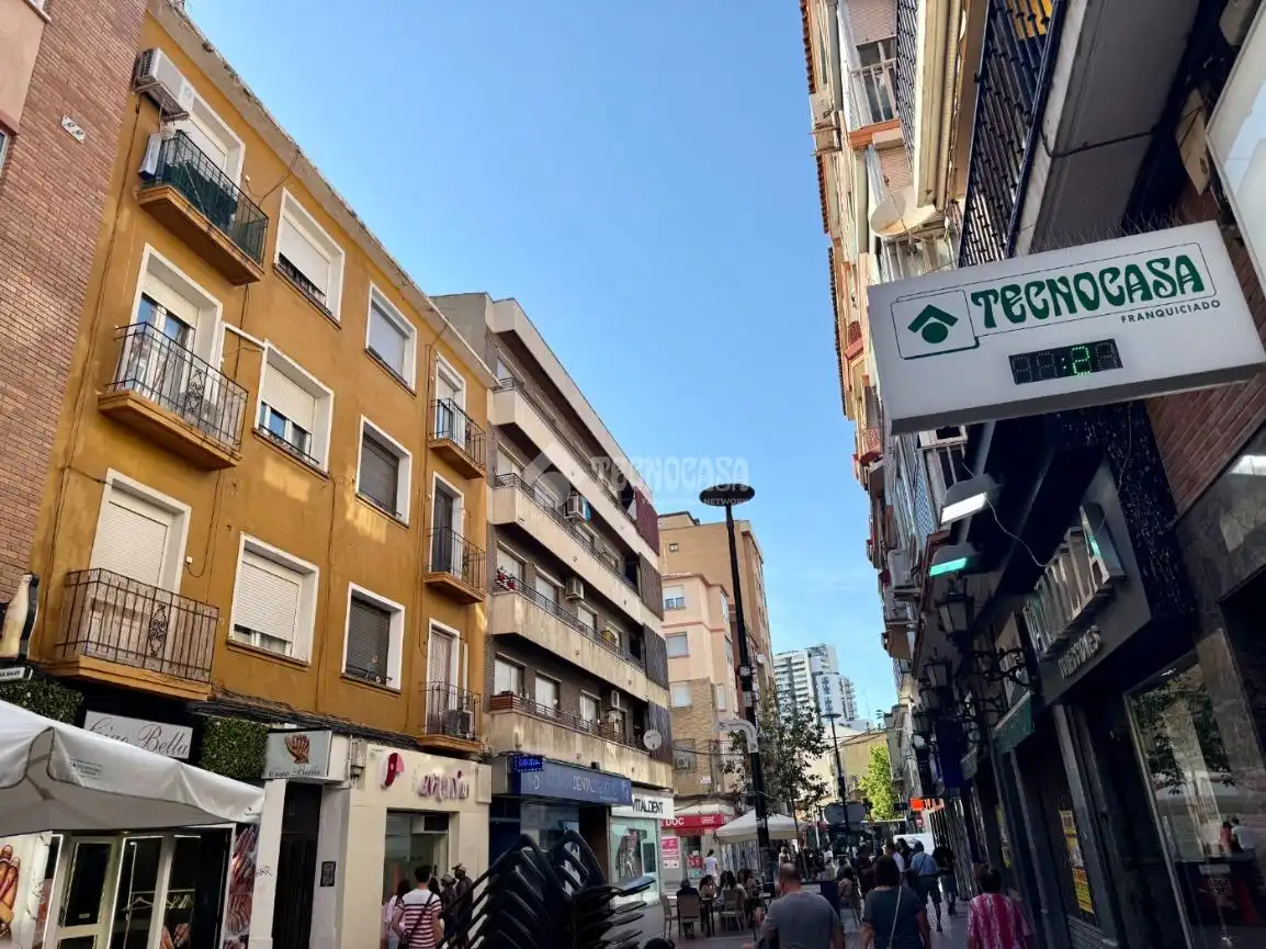 Vista exterior de Piso en venta en Zaragoza con Aire acondicionado, Parquet y Balcón