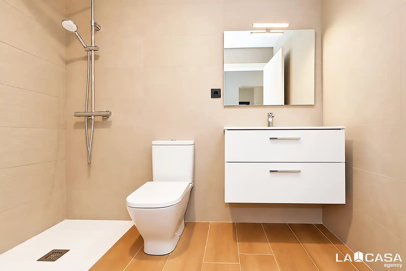 Baño de Planta baja en venta en Estruch - Eixample