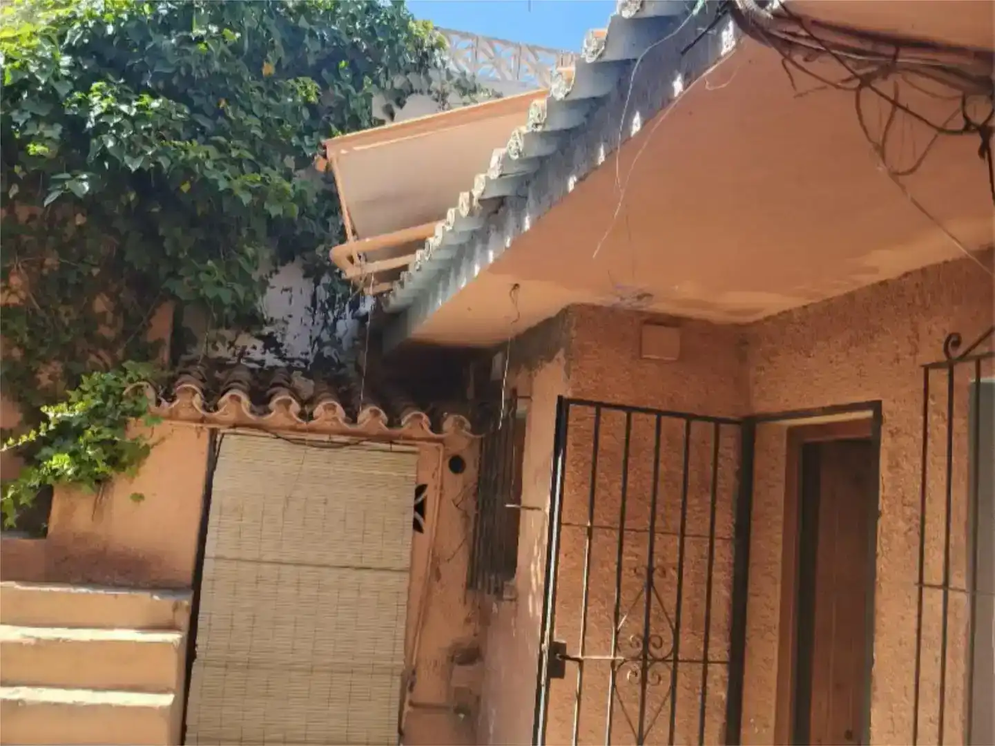 Vista exterior de Casa o xalet en venda en Marbella amb Aire condicionat