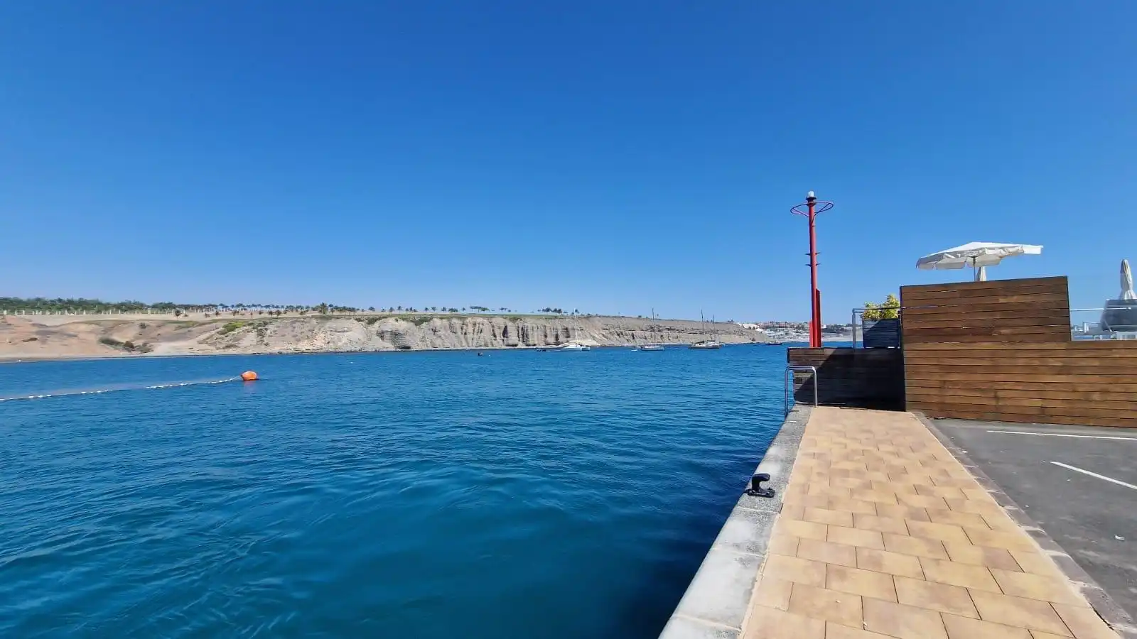 Schwimmbecken von Einfamilien-Reihenhaus zur Miete in San Bartolomé de Tirajana mit Klimaanlage, Privatgarten und Terrasse