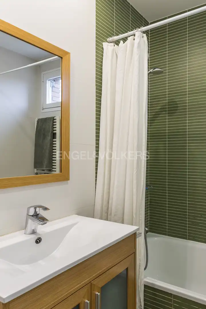 Baño de Piso de alquiler en Madrid con Aire acondicionado, Calefacción y Parquet