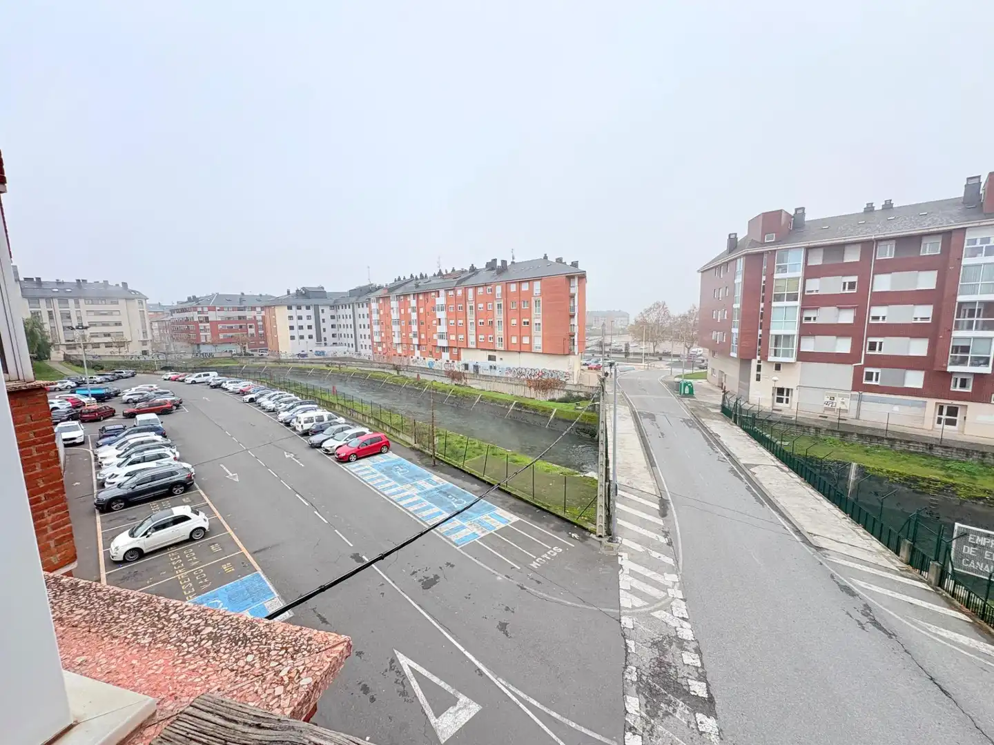 Vista exterior de Pis en venda en Ponferrada amb Calefacció, Moblat i Balcó