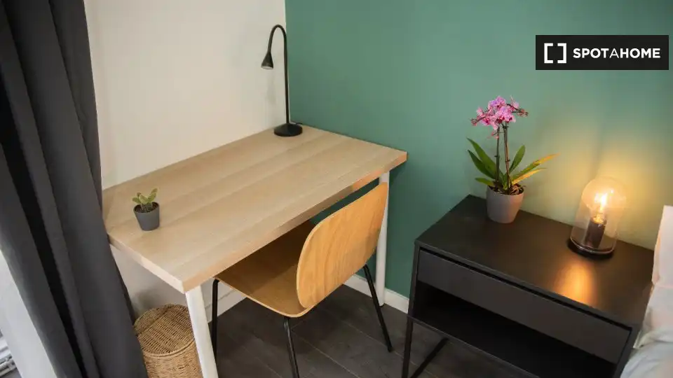 Bedroom of Flat for share in Centro