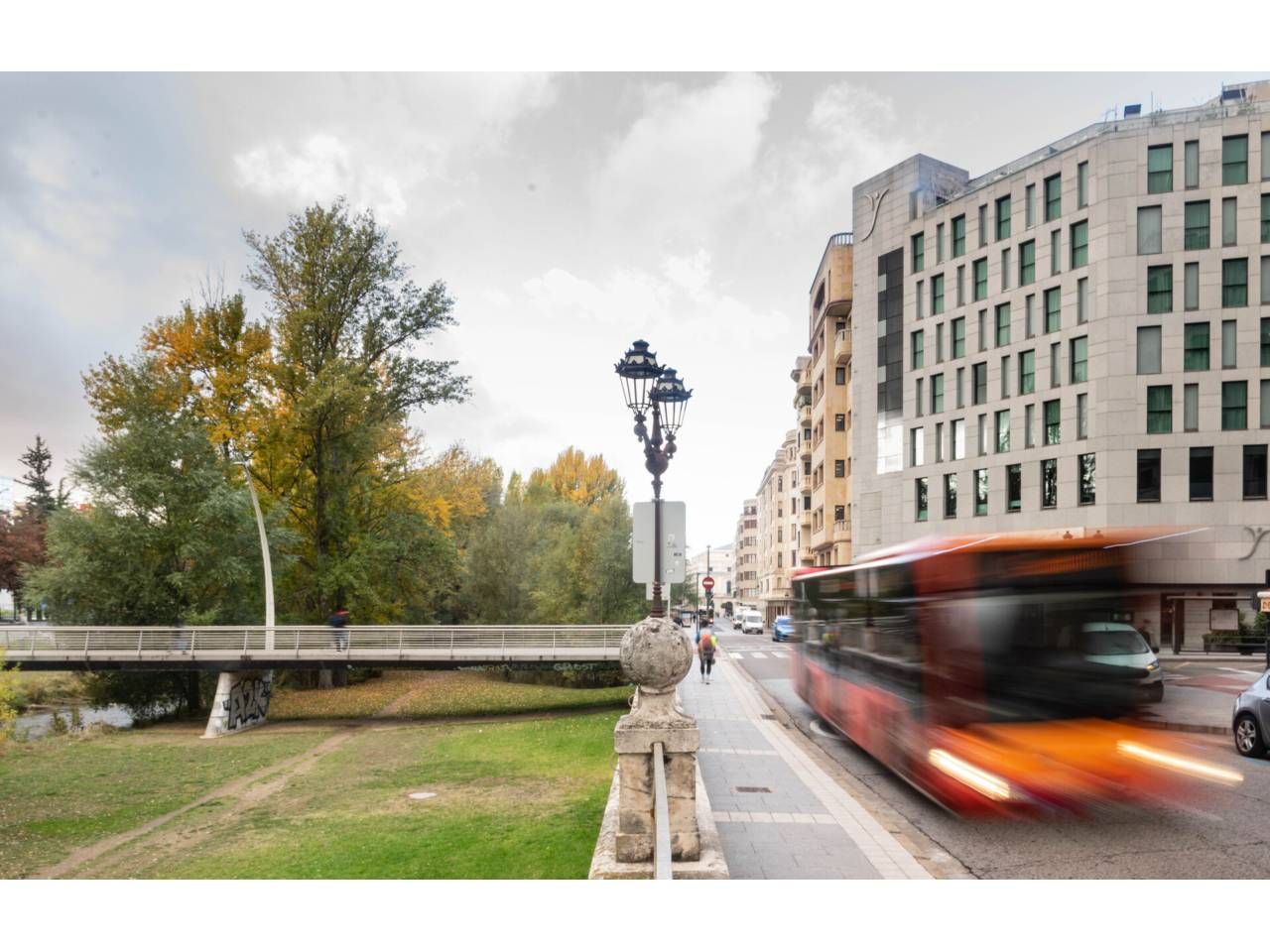 Vista exterior de Pis en venda en Burgos Capital amb Calefacció, Traster i Alarma