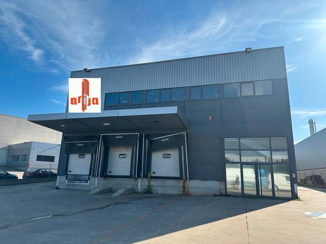 Nave industrial en Venta en Calle Merindad de Cuesta Urria en Villalonquéjar