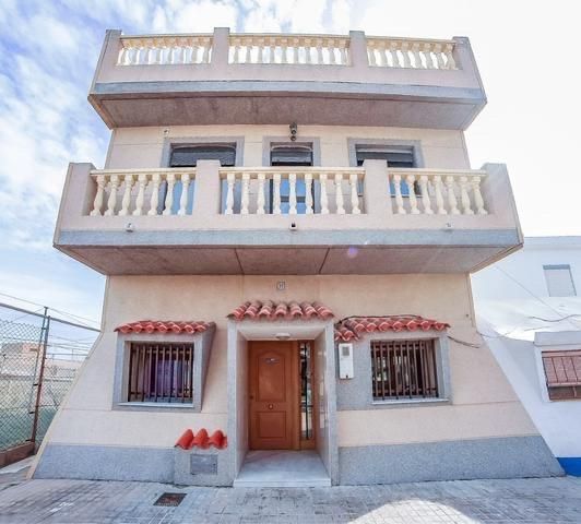 Vista exterior de Casa o xalet en venda en  Valencia Capital amb Aire condicionat, Calefacció i Terrassa
