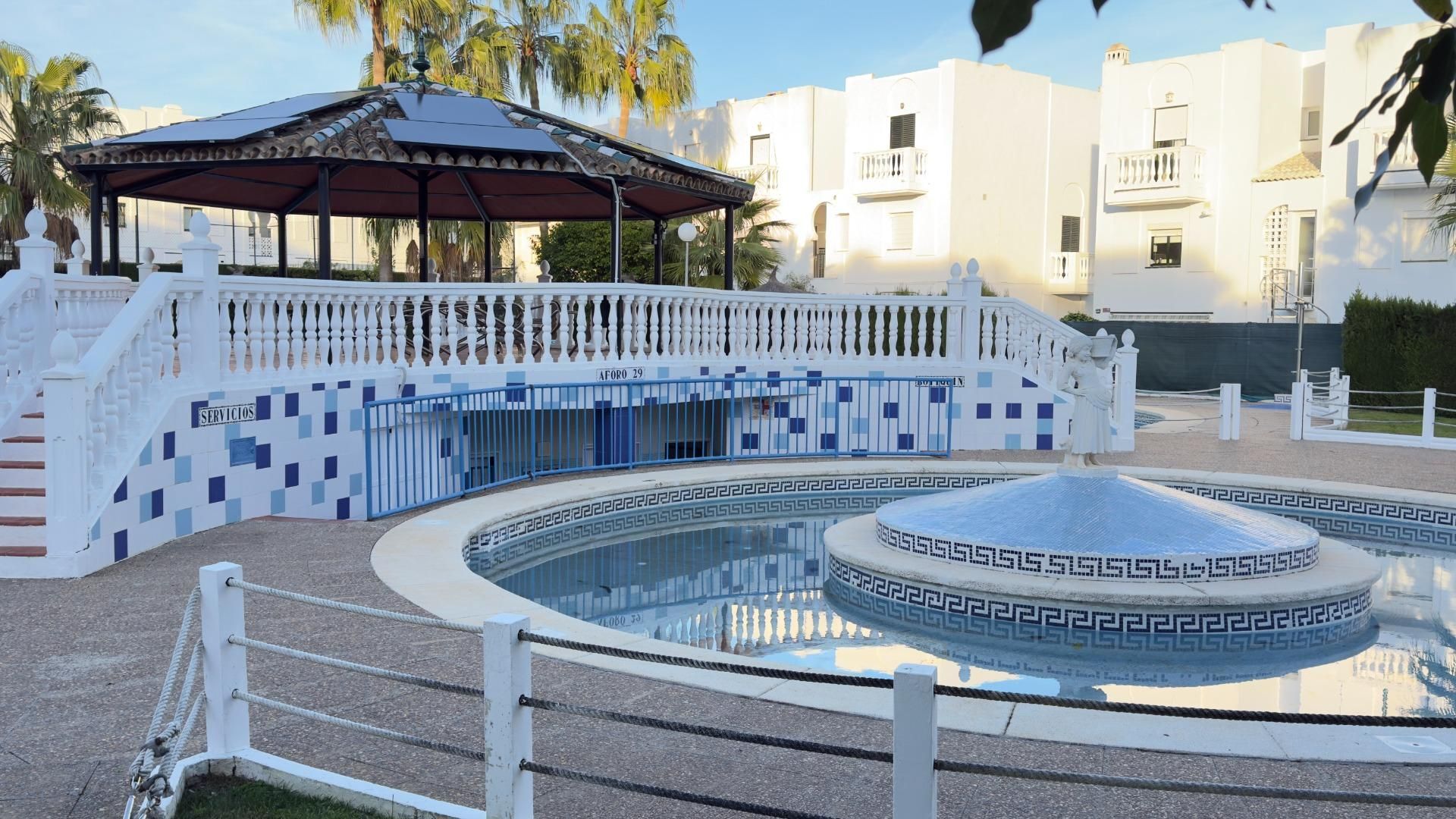 Piscina de Casa adosada en venda en El Portil amb Terrassa, Traster i Balcó