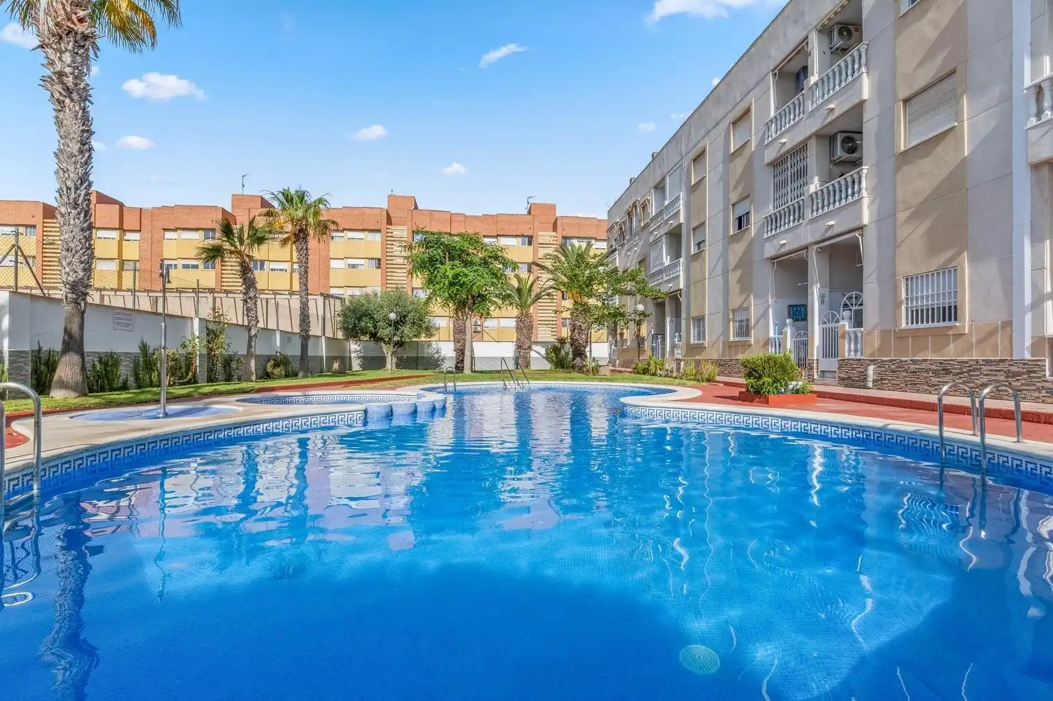 Appartement compact avec piscine à vendre à Playa del Cura