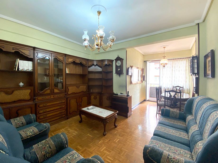 Sala d'estar de Pis en venda en Vitoria - Gasteiz amb Calefacció, Parquet i Terrassa