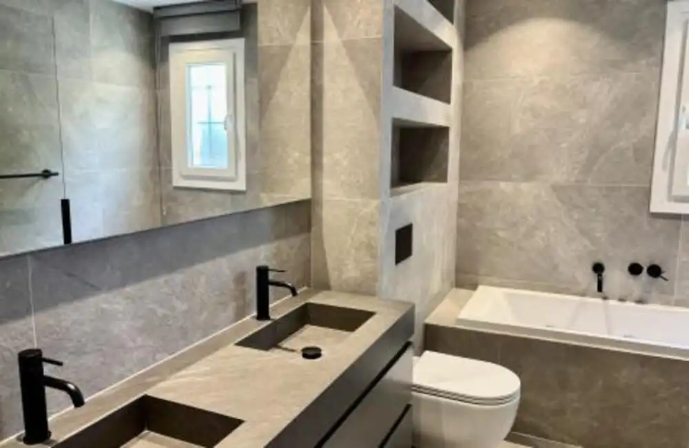Bany de Apartament de lloguer en Marbella amb Aire condicionat, Calefacció i Terrassa
