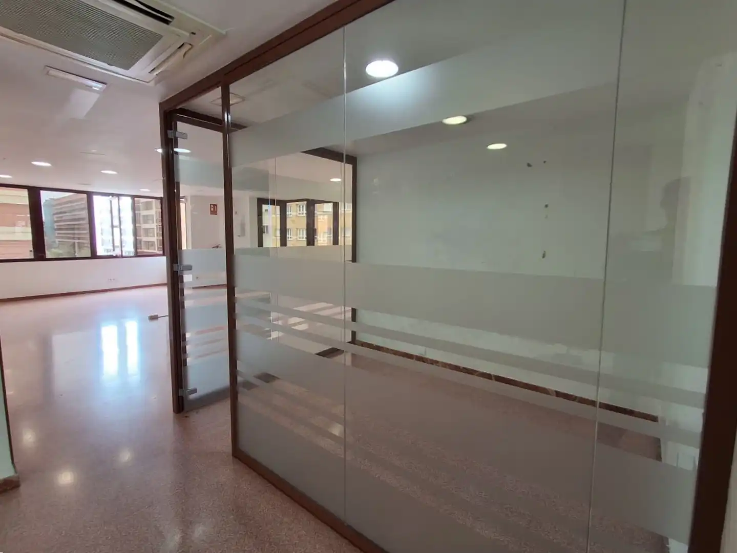 Büro zur Miete in Las Palmas de Gran Canaria mit Klimaanlage und Heizung