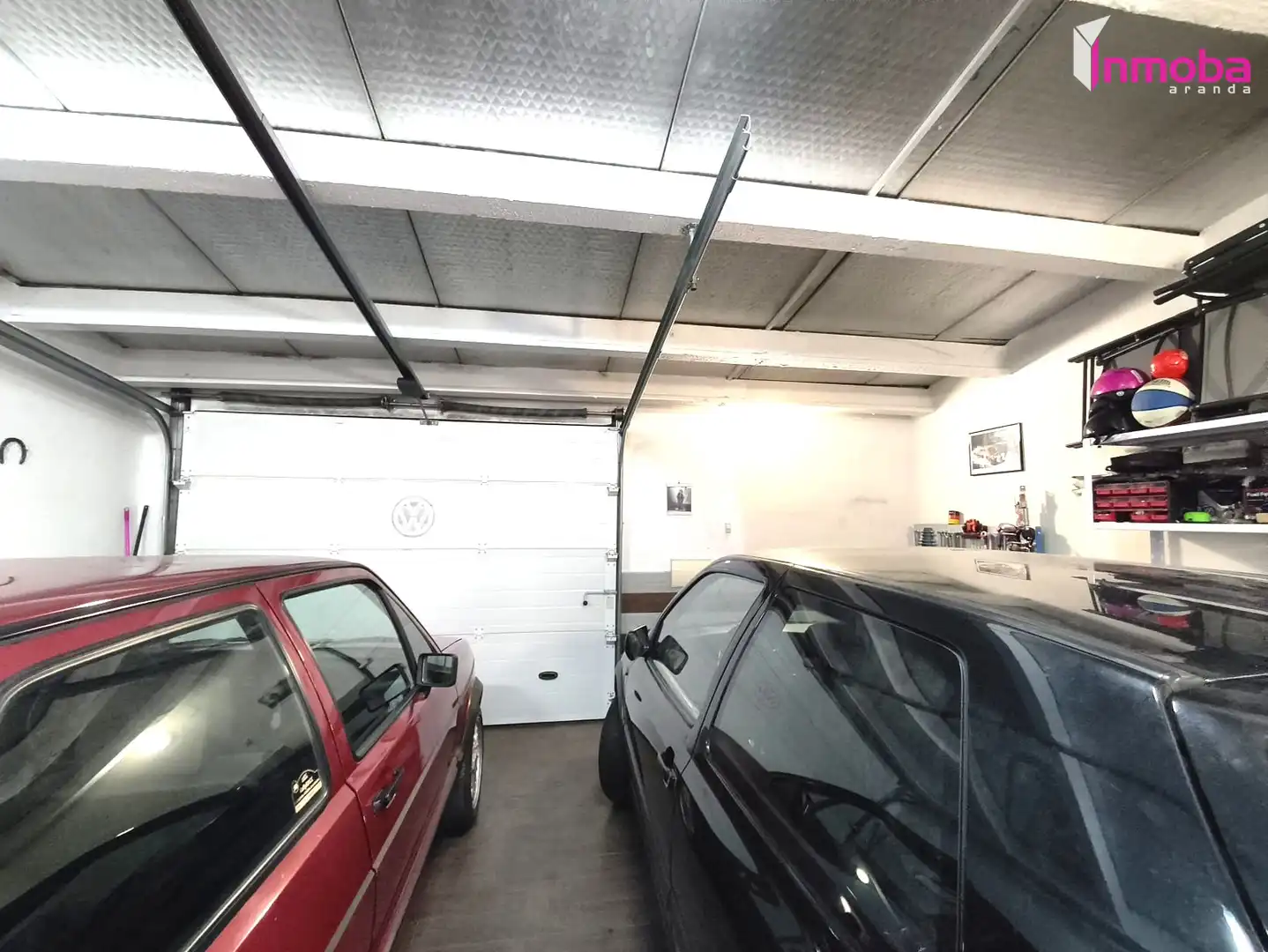 Parking de Casa adosada en venta en Aranda de Duero con Calefacción y Jardín privado