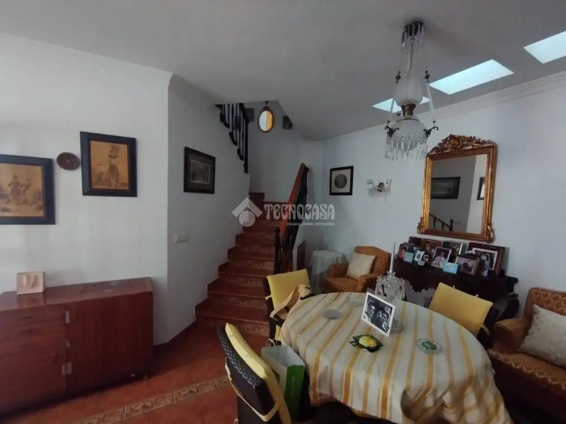 Wohnzimmer von Einfamilien-Reihenhaus zum Verkauf in Málaga mit Klimaanlage, Terrasse und Balkon