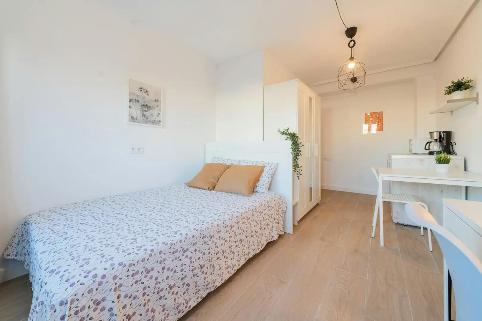 Schlafzimmer von Wohnung zur untervermieten in Valencia mit Möbliert, Waschmaschine und Internet