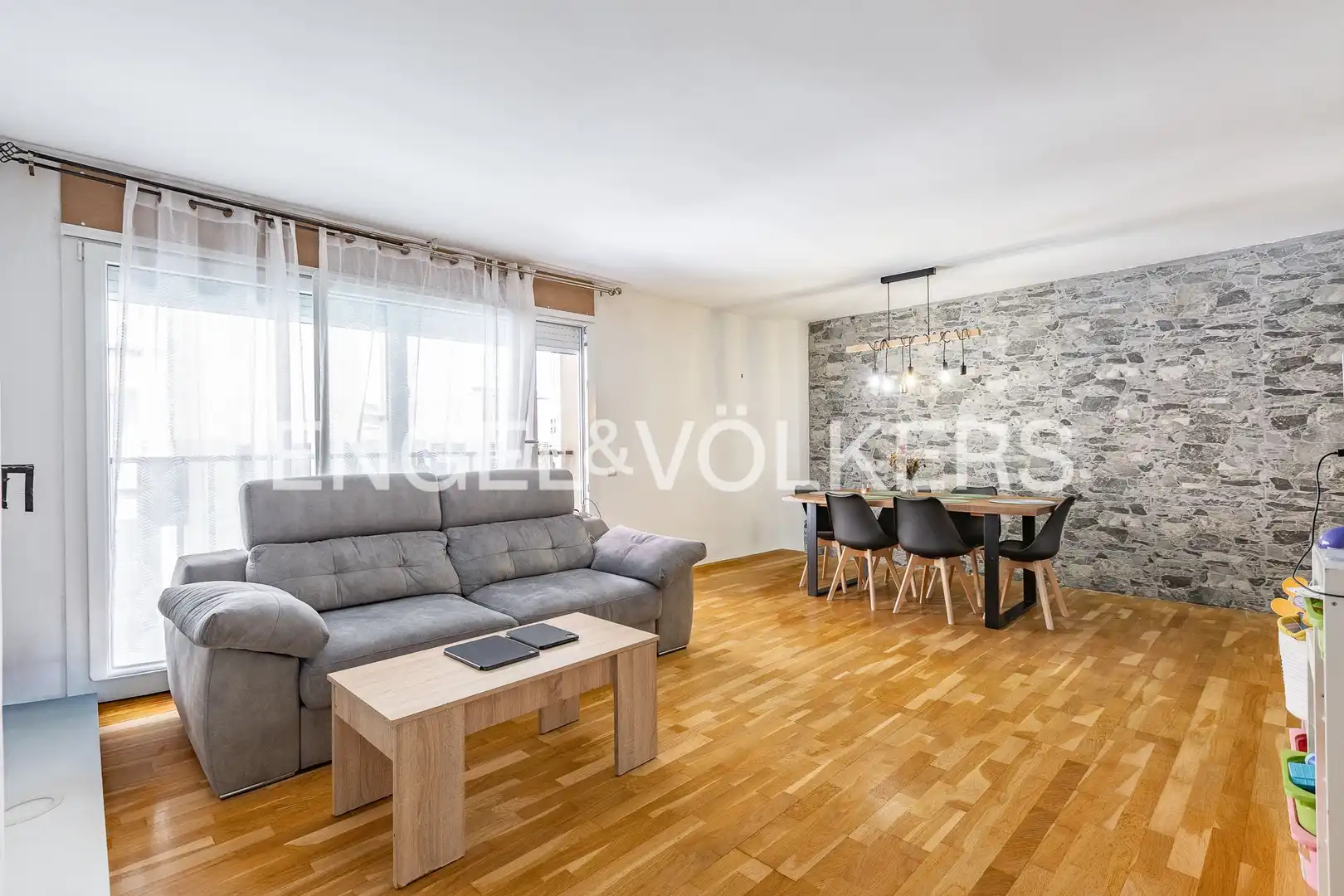 Sala d'estar de Pis en venda en Terrassa amb Aire condicionat, Calefacció i Parquet