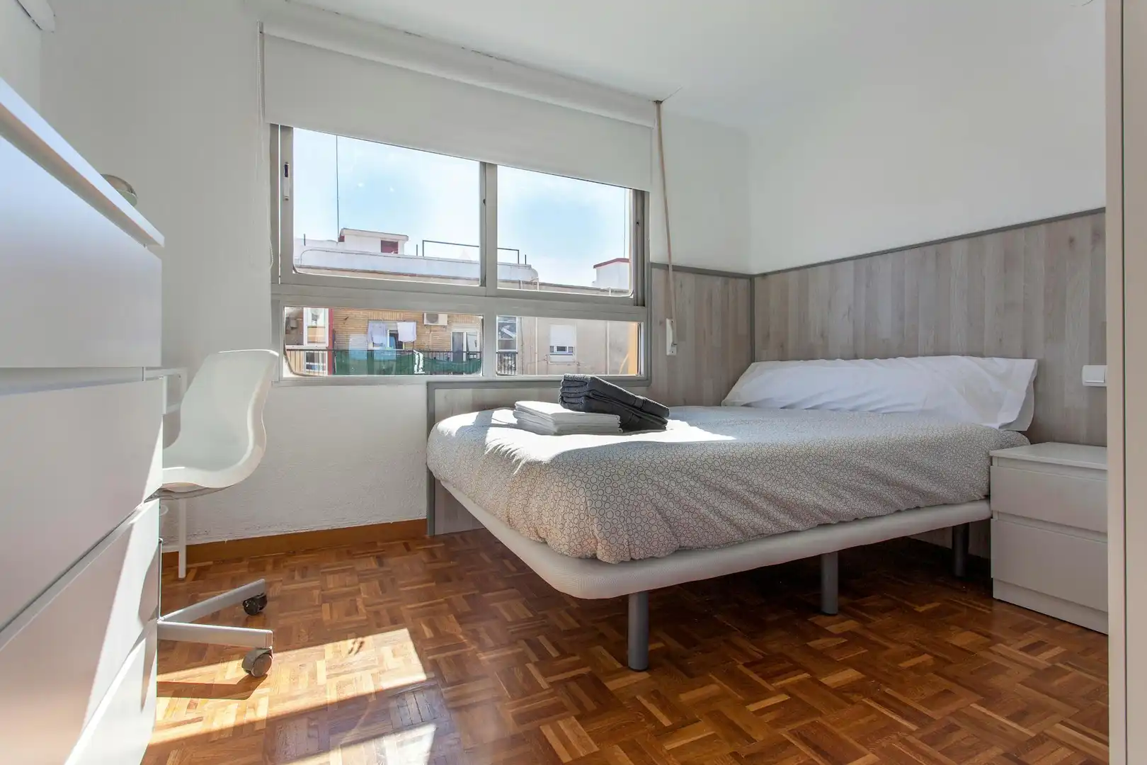 Bedroom of Flat for share in Valencia  with Air Conditioner, Heating and Furnished