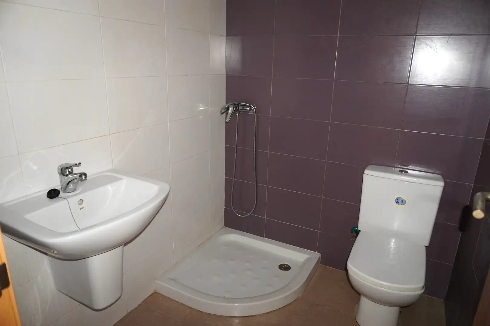 Baño de Piso en venta en Roquetas de Mar con Aire acondicionado, Terraza y Amueblado