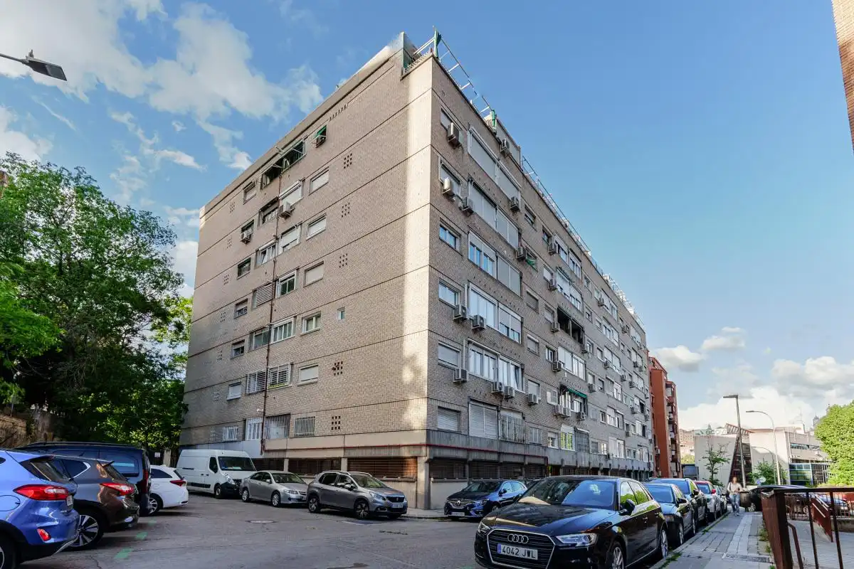 Vista exterior de Pis en venda en Madrid amb Calefacció, Terrassa i Balcó