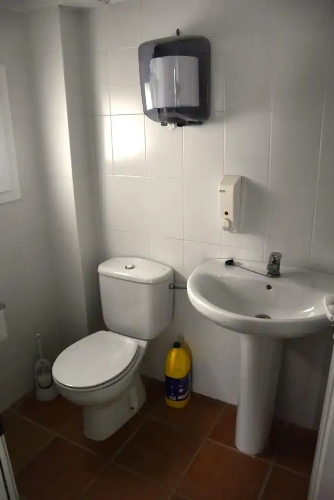 Badezimmer von Fabrikhallen zum Verkauf in Arens de Lledó