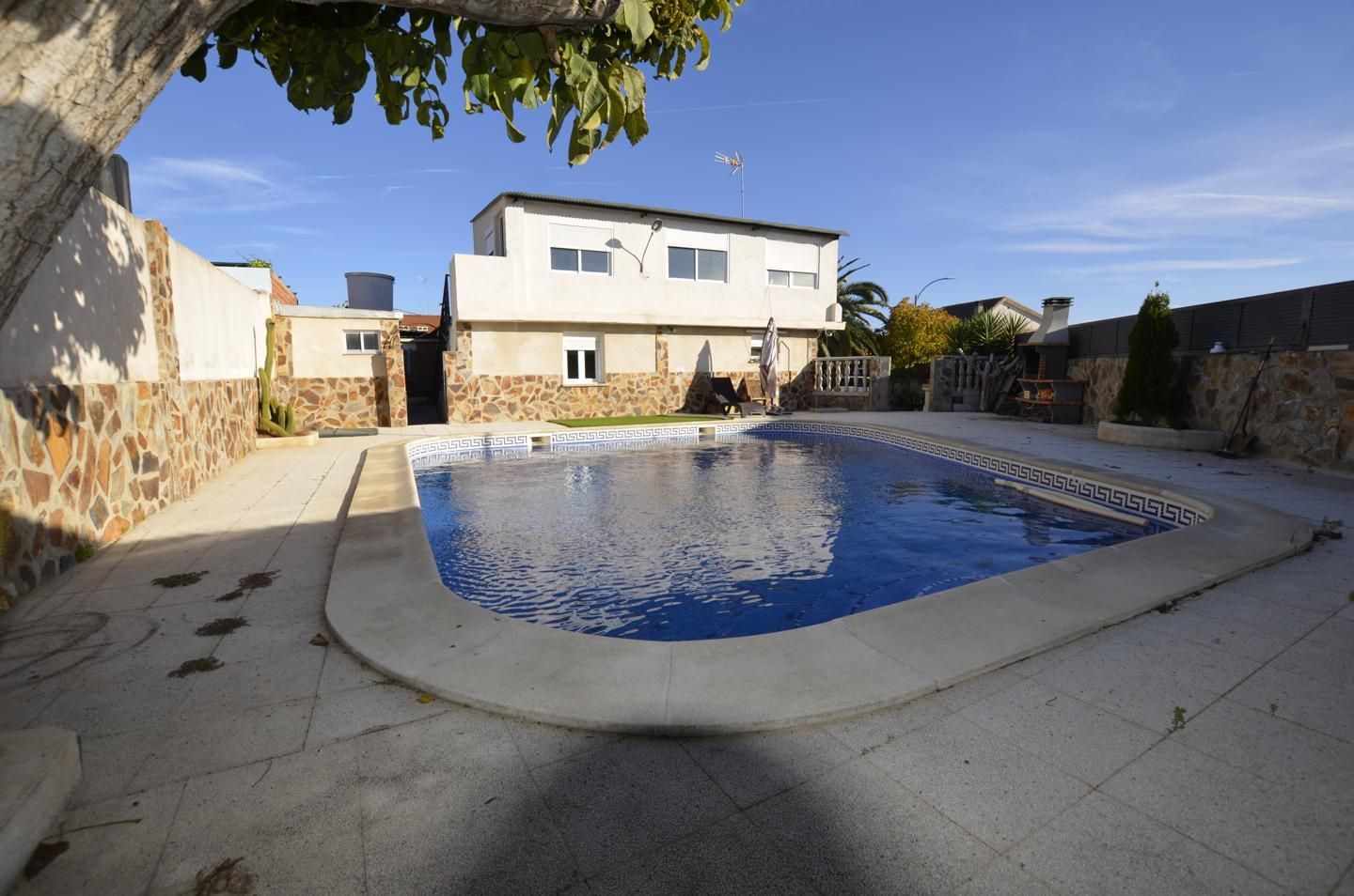 Piscina de Casa adosada en venda en Seseña amb Aire condicionat, Calefacció i Piscina