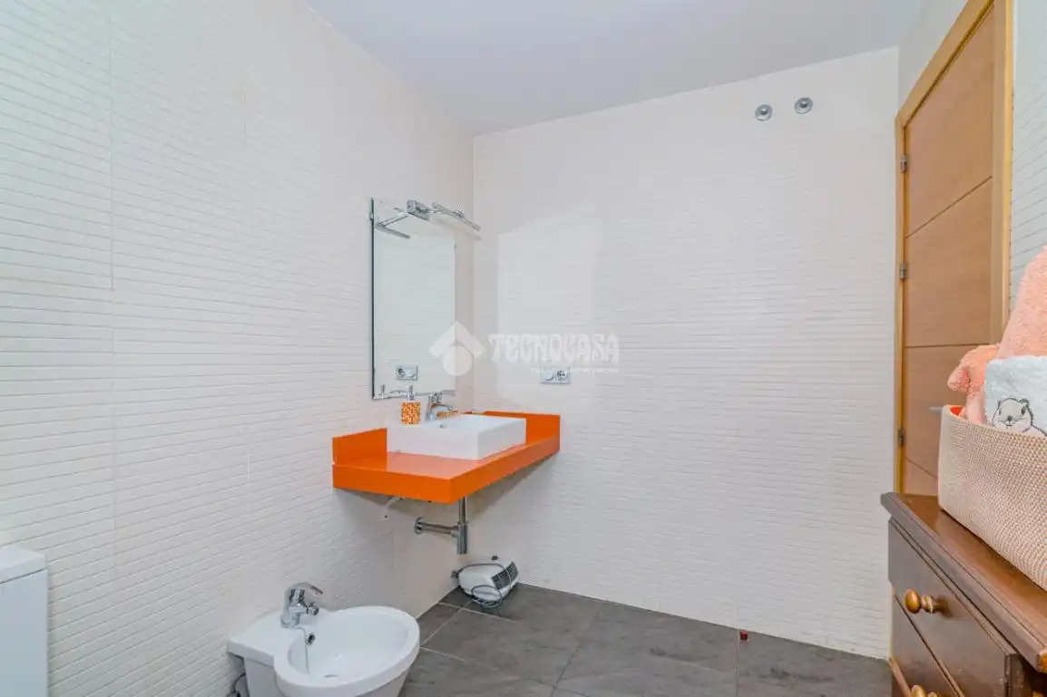 Badezimmer von Wohnung zum Verkauf in Alhendín mit Klimaanlage und Möbliert