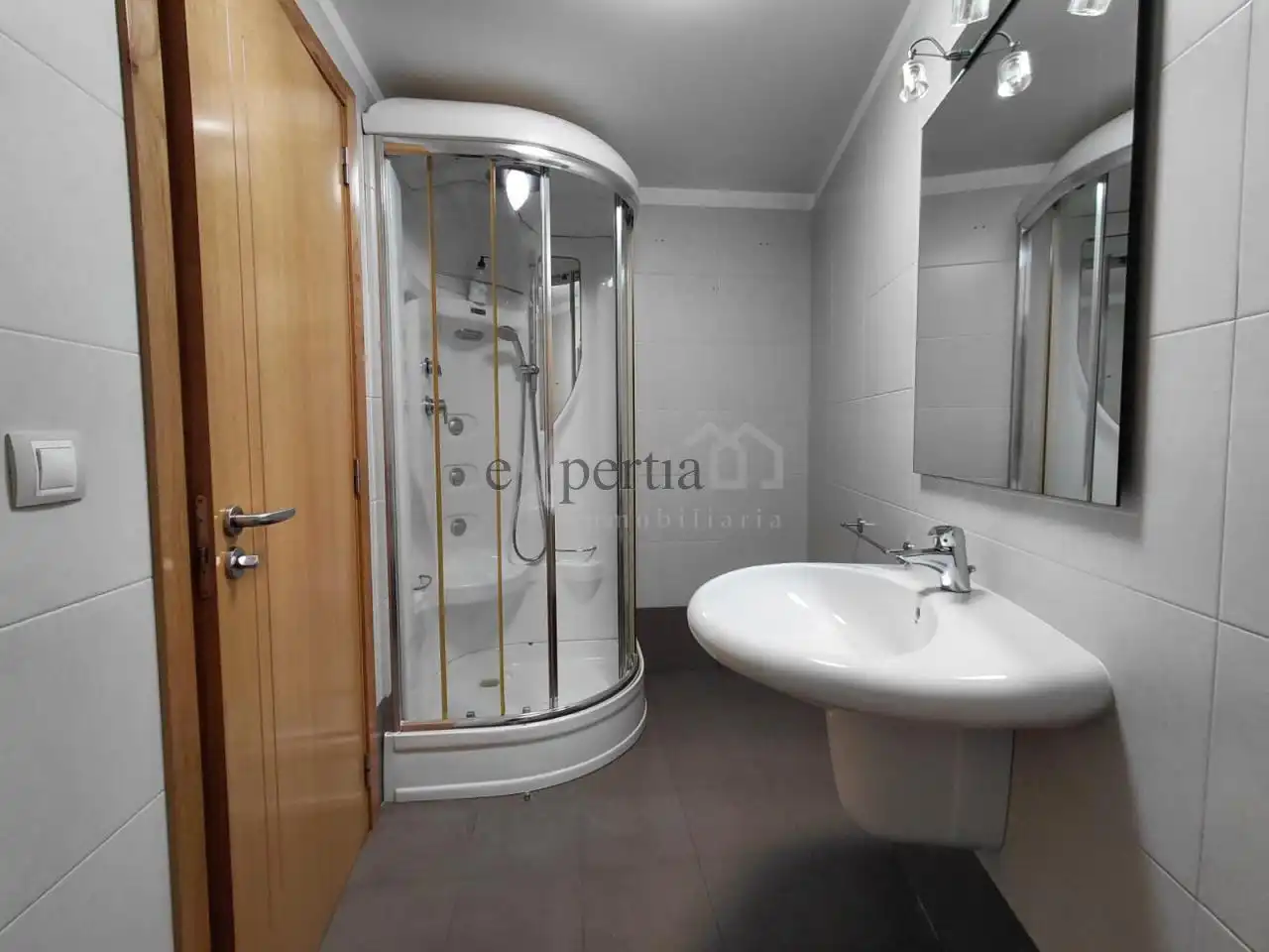 Bathroom of Flat for sale in A Pobra do Caramiñal  with Heating and Storage room