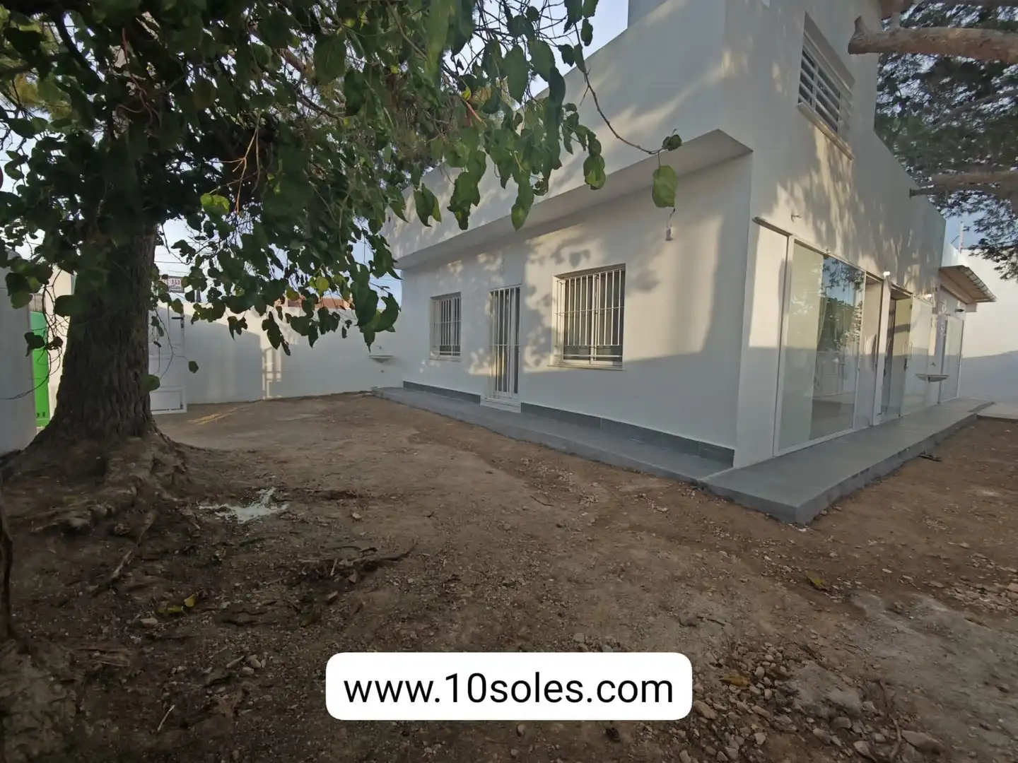Vista exterior de Casa o xalet en venda en Orihuela amb Jardí privat i Terrassa