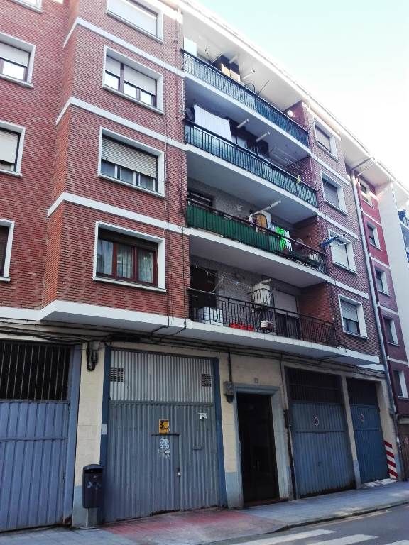 Vista exterior de Local en venda en Bermeo amb Aire condicionat, Calefacció i Alarma