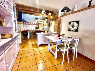 Casa aparellada amb jardí en venda a Calle Luna