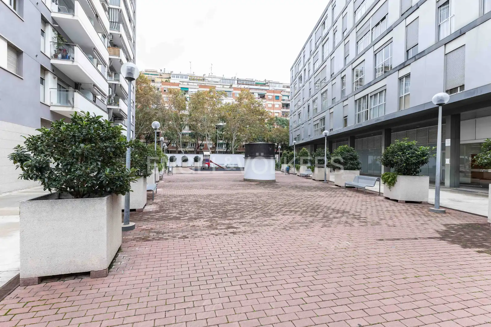 Vista exterior de Pis en venda en Barcelona amb Calefacció, Parquet i Piscina