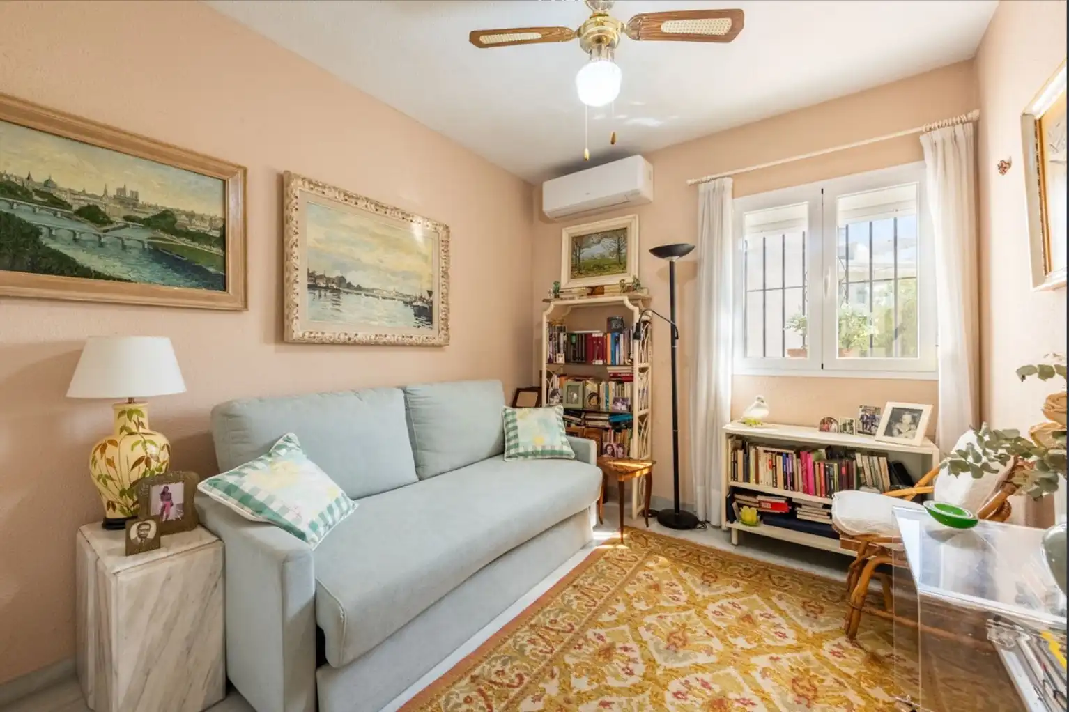 Sala de estar de Casa adosada en venta en Estepona con Aire acondicionado, Terraza y Amueblado