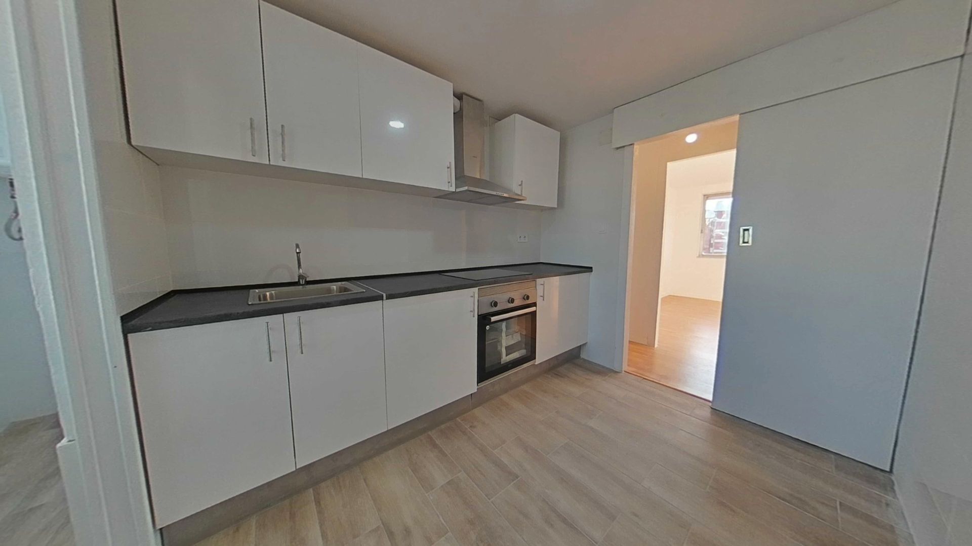 Cocina de Piso en venta en L'Hospitalet de Llobregat con Parquet