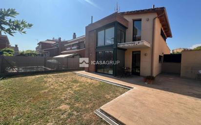 Vista exterior de Casa o xalet en venda en Rubí amb Aire condicionat, Calefacció i Jardí privat