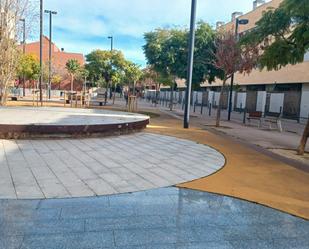 Vista exterior de Casa adosada en venda en L'Hospitalet de Llobregat amb Aire condicionat, Calefacció i Jardí privat