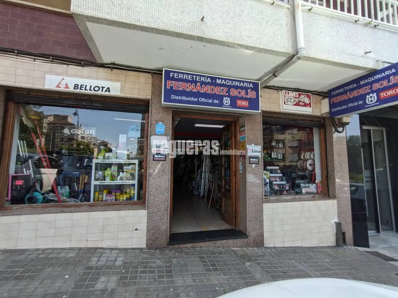 Local comercial en venda a Calle Favila, imagen 4