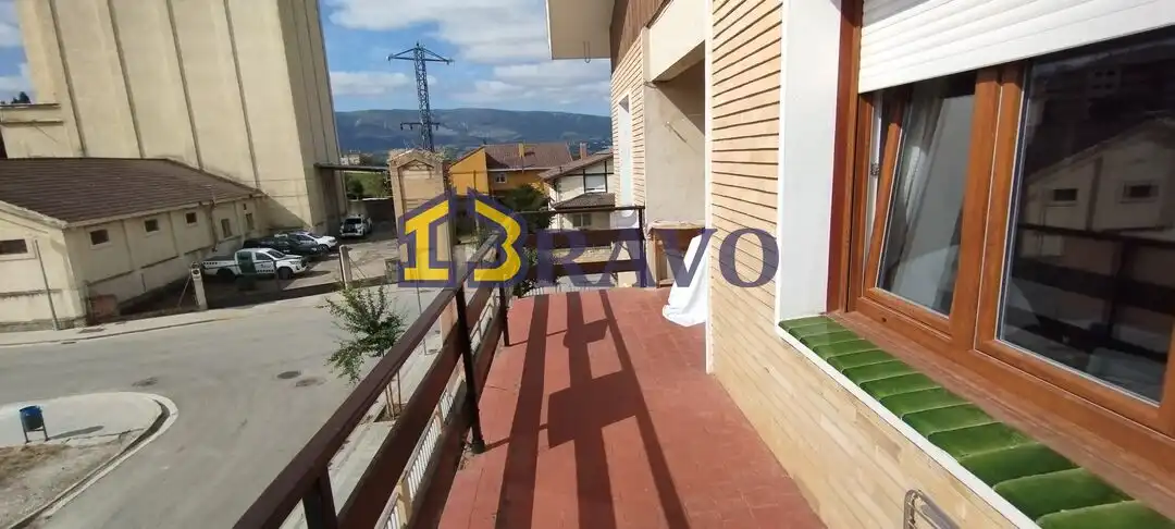Terraza de Dúplex en venta en Medina de Pomar con Calefacción, Jardín privado y Terraza