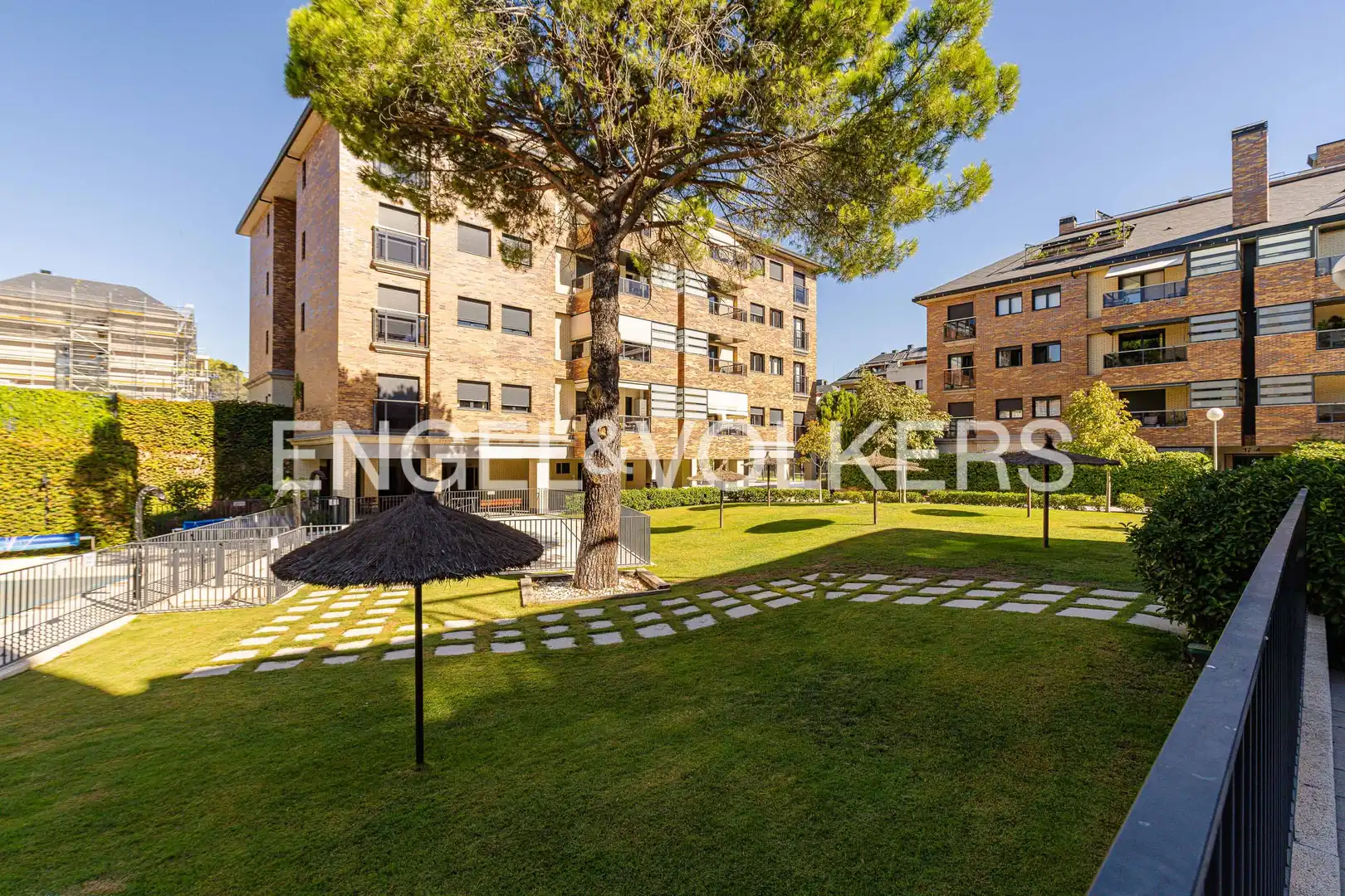 Exterior view of Flat for sale in Zona Monte El Pilar