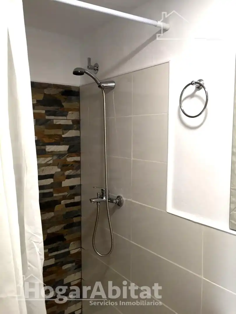 Baño de Piso en venta en Valencia con Calefacción y Balcón