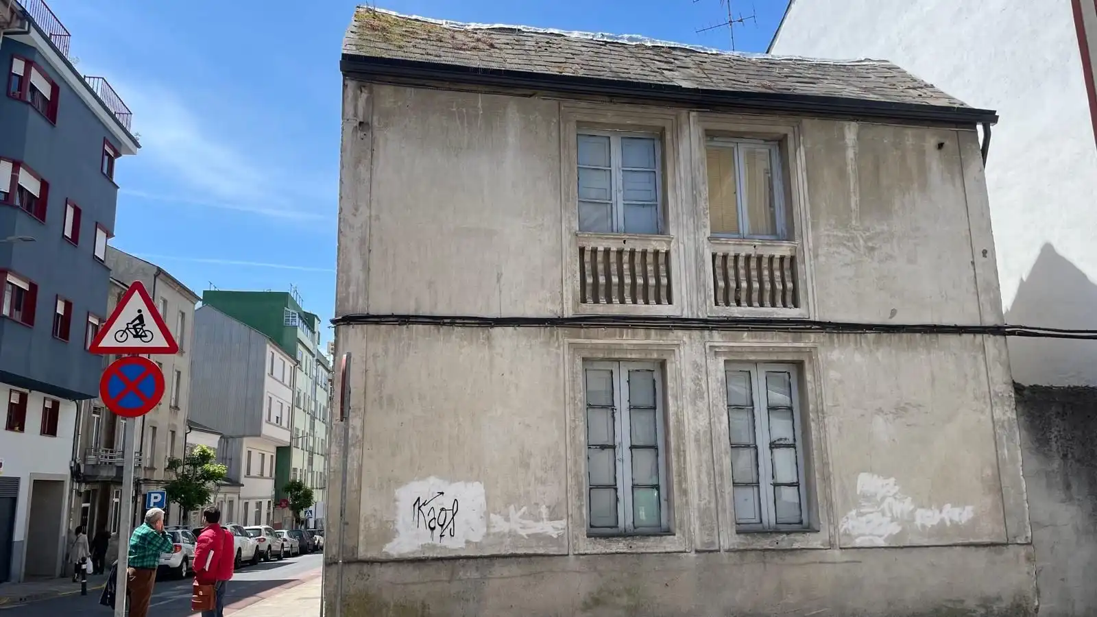Vista exterior de Edificio en venta en Lugo
