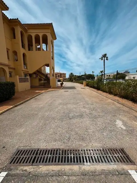 Vista exterior de Apartament en venda en Chiclana de la Frontera amb Calefacció, Terrassa i Moblat