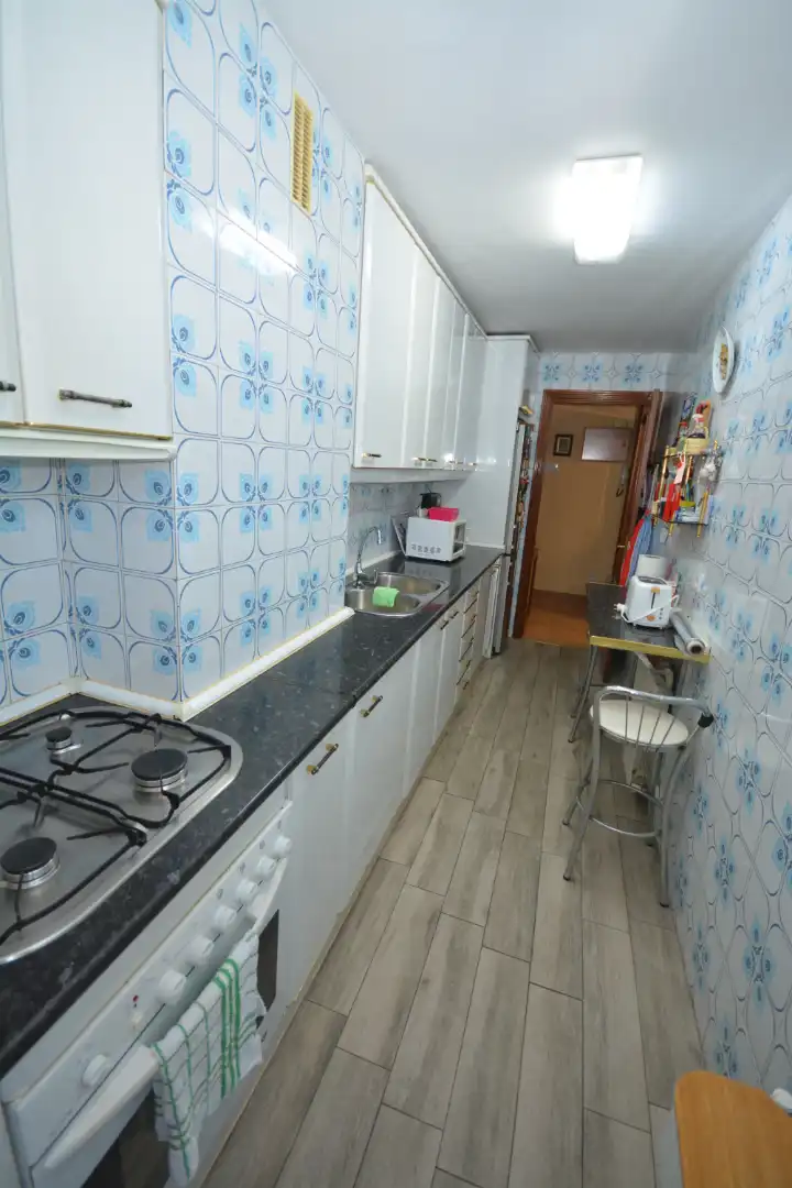 Kitchen of Flat for sale in Madrid  with Terrace, Oven and Washing machine