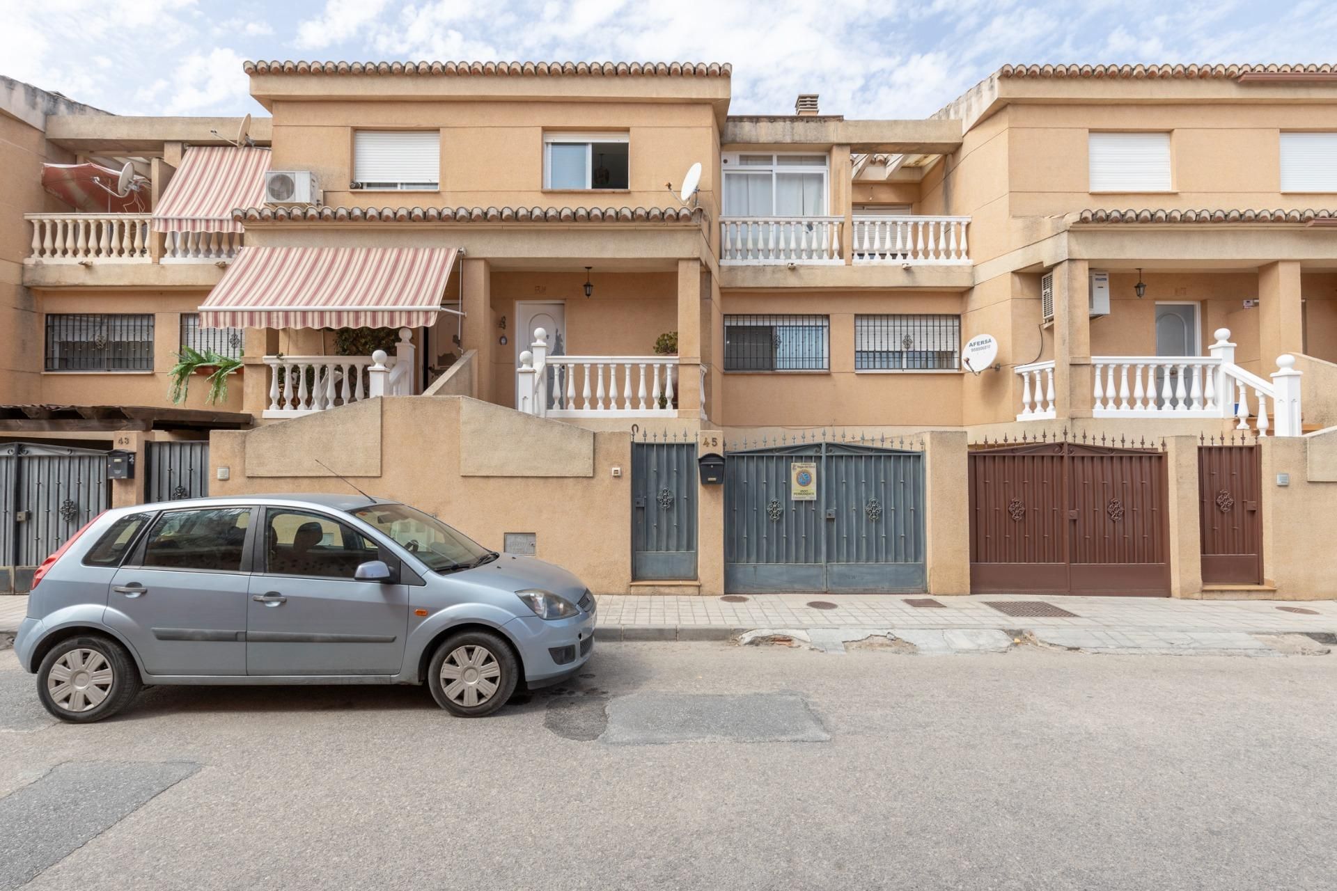 Exterior view of Single-family semi-detached for sale in Vegas del Genil  with Heating