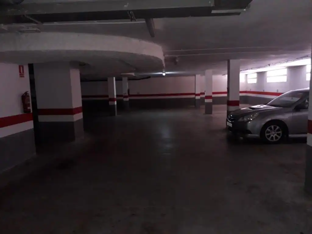 Parkplatz von Garage zum Verkauf in Paterna