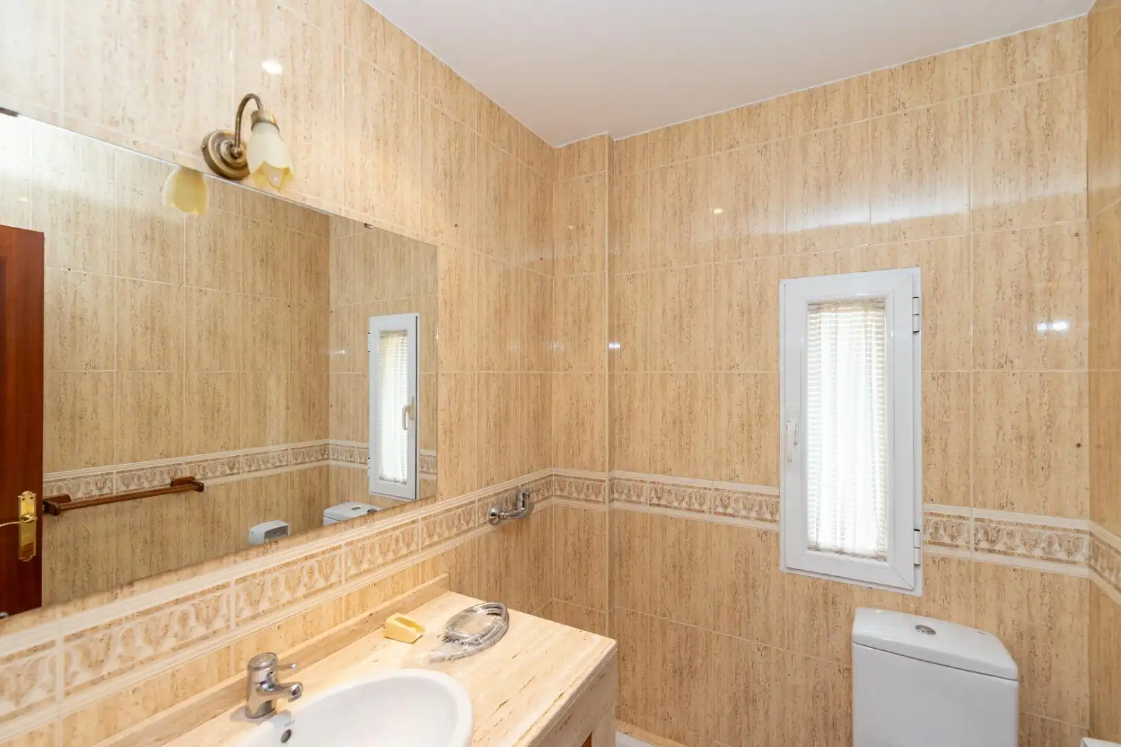 Baño de Piso de alquiler en Granada con Aire acondicionado, Calefacción y Terraza